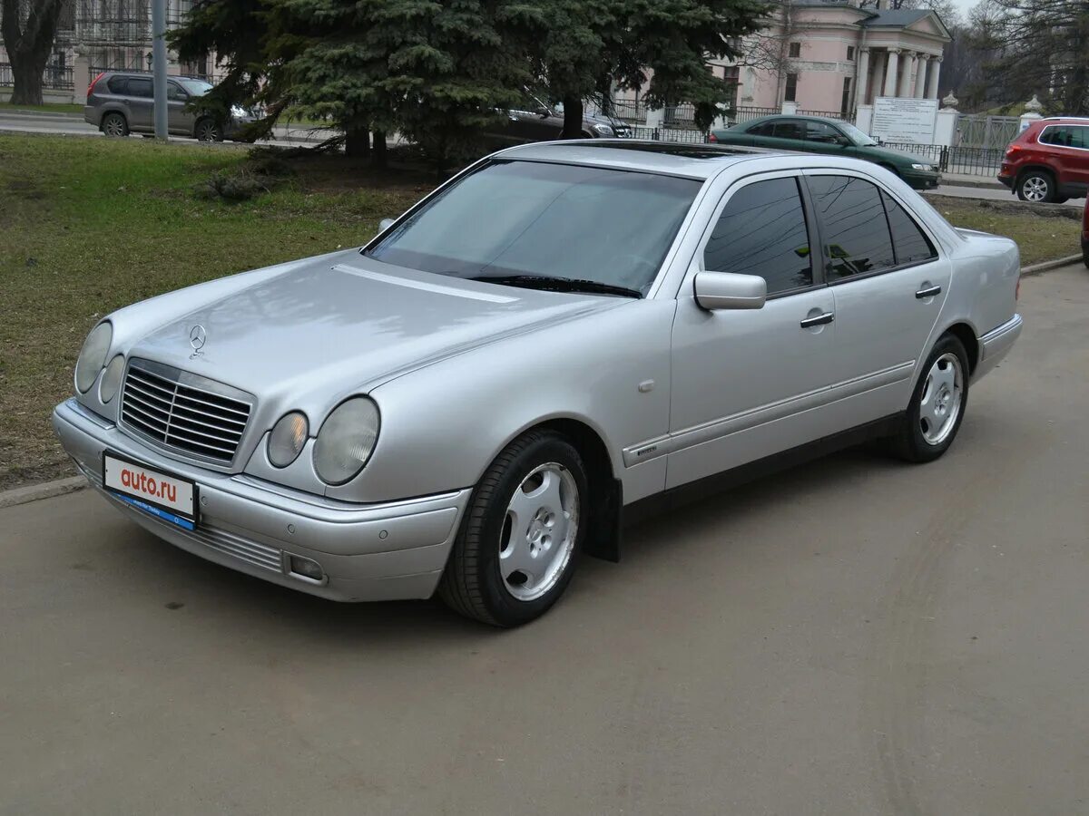 Мерседес е210 купить. Mercedes Benz w210 серебристый. Мерседес w210 1996. Мерседес Бенц e 210 1996. Mercedes Benz e 280 II w210.