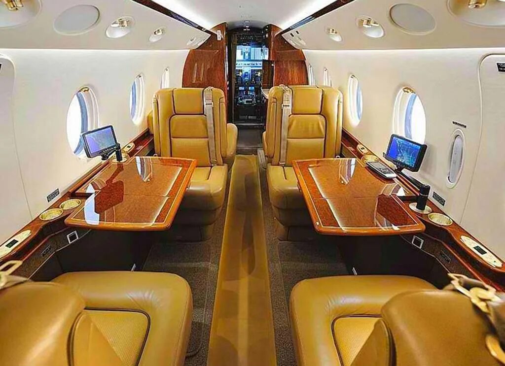 Gulfstream g200 кабина. Gulfstream 150. Gulfstream g200 салон. Gulfstream g150 интерьер салона. Самолет аренда квартиры