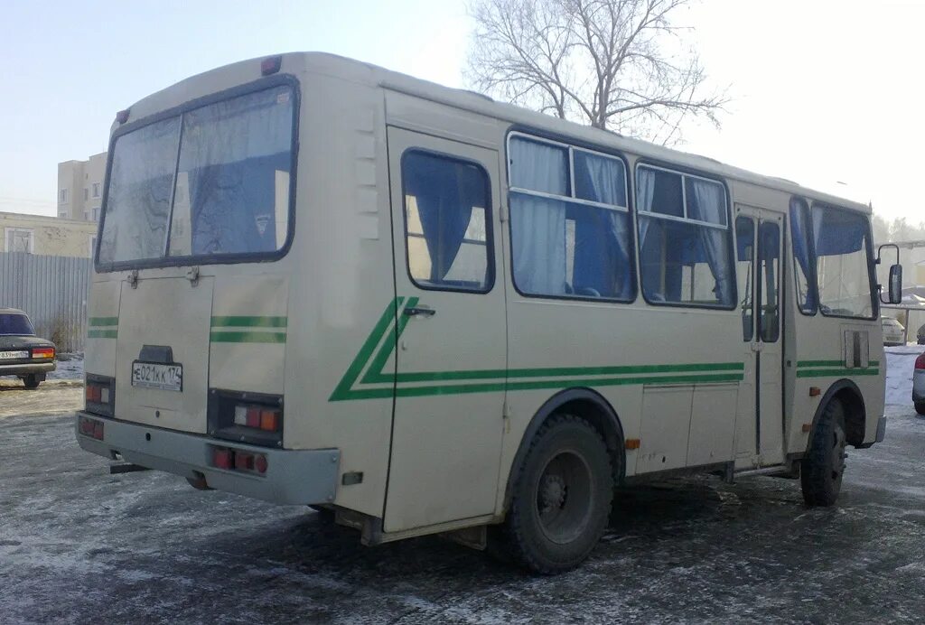 Автобус паз бензин. ПАЗ 3205 на металлолом. ПАЗ 3205. ПАЗ 3205 полный привод. Автобус КАВЗ 39 76.