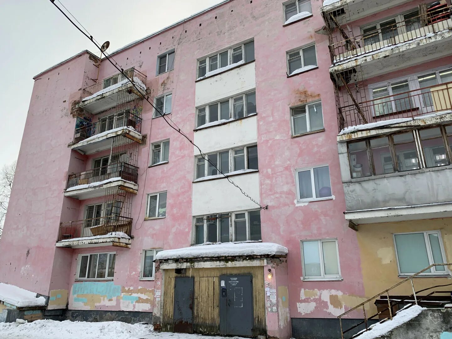 Бредова 5 апатиты. Улица бредова 25 апатиты. Бредова 5 мурманск. Бредова 38 апатиты. Улица бредова дом 5 мурманск.