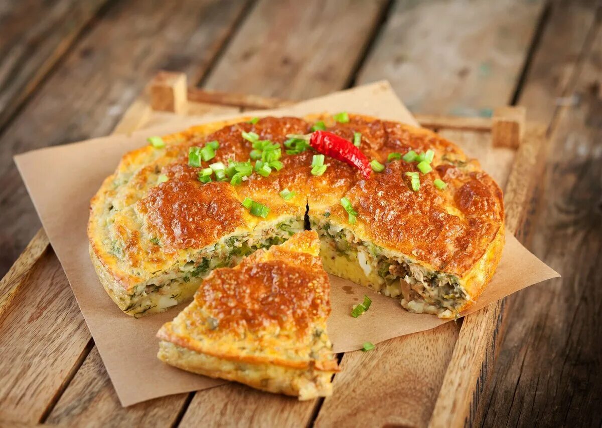 Пирог с рыбой и рисом. Пирог с рыбой сайра. пирог с рисом и консервой. заливной рыбный пирог.