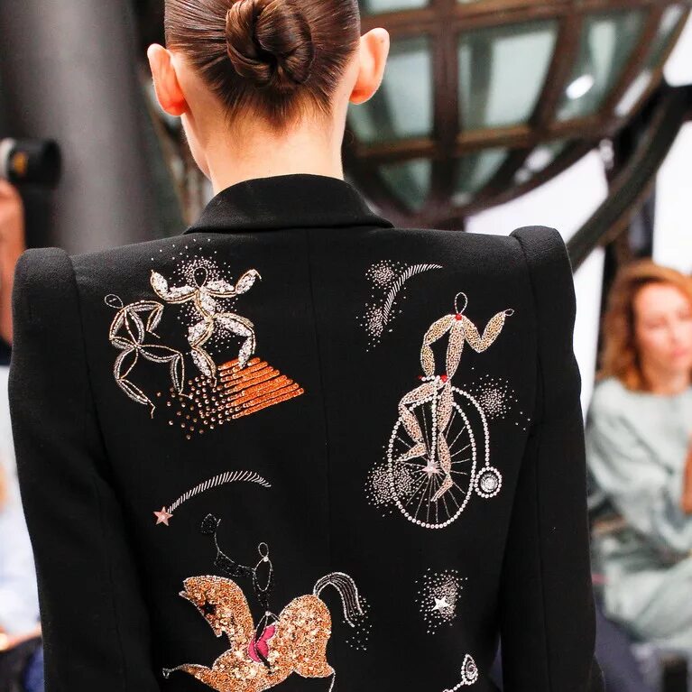 украшение для одежды. мода и стиль интернет вышивка. вышивка на одежде. вещи с вышивкой. мода и стиль интернет вышивка.