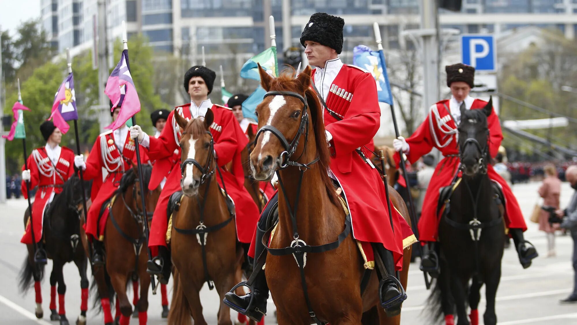 Казаки краснодарского края. Парад казаков кубанского казачьего войска. Кубанские казаки. Казаки кубанцы ккв. Казаки кубанское казачье войско.