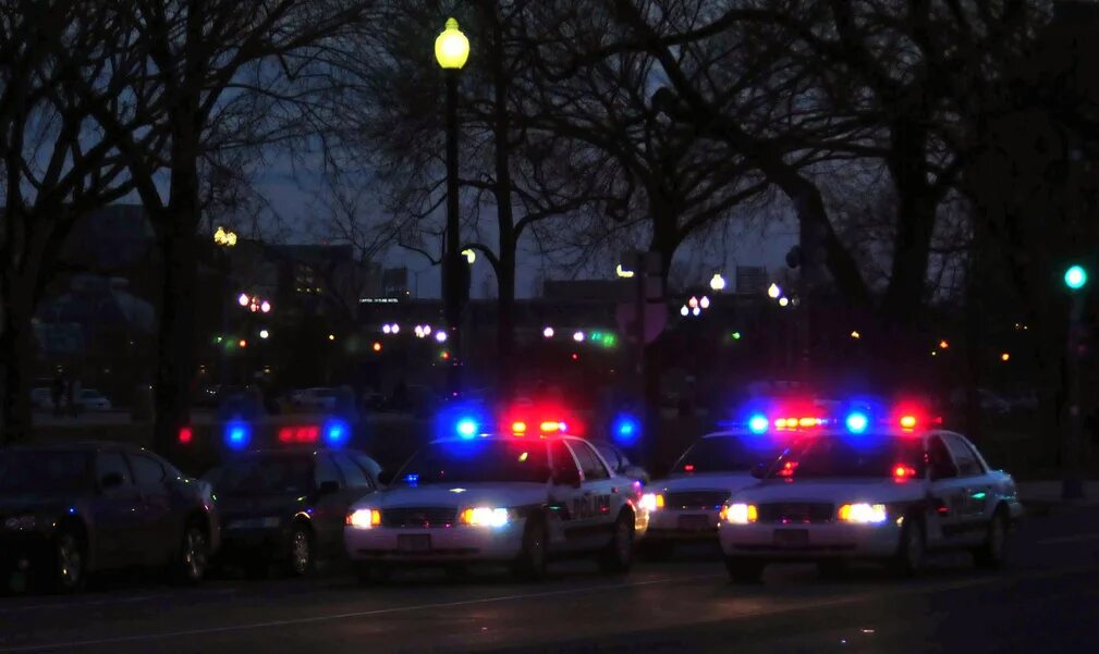 Проблесковые маячки полиции сша. Полиция ночью. Мигалки lapd. Мигалки дпс ночью. Полиция ночью.