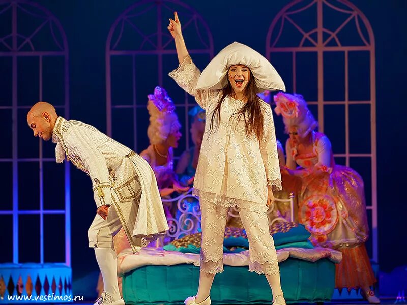 12 месяцев серпуховка. театриум терезы дуровой 12 месяцев. спектакль 12 месяцев костюмы. театриум 12 месяцев. театриум 12 месяцев.