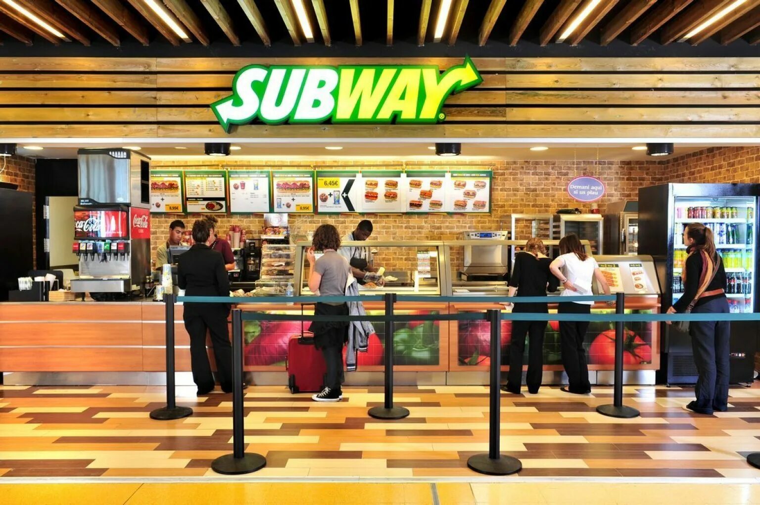 Сабвей сеть быстрого питания. Сеть кафе Subway. Subway USA ресторан. Кафе сабвей США.