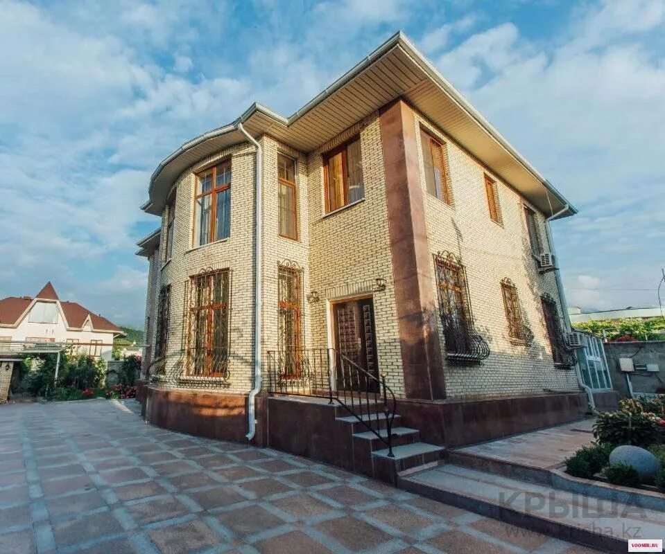 Красивые дома в казахстане. Казахстанские особняки. Элитные жилые комплексы алматы. Коттеджи алматы. Крыша кз алматы.