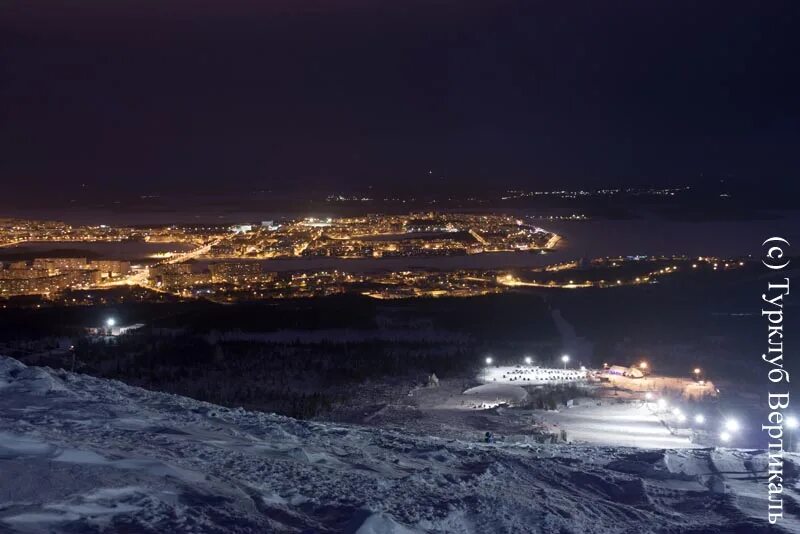 Полярис мончегорск. Храм мончегорск зимой. Мончегорск зима. Мончегорск зима. Свято-вознесенский собор мончегорск.