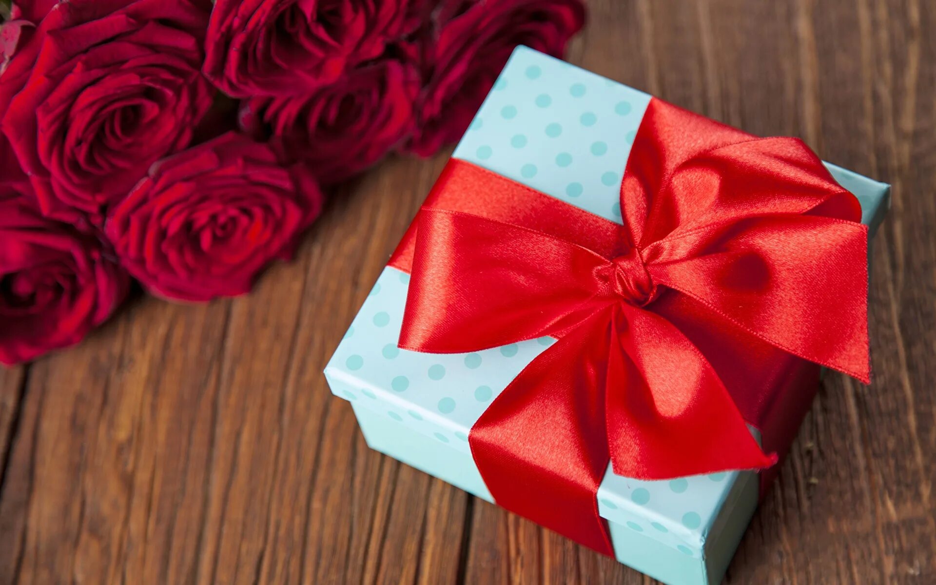 Подарочные. Подарочная коробка с бантом. Красный подарок. Подарочная коробка с бантиком. Бантики на подарочные коробки.