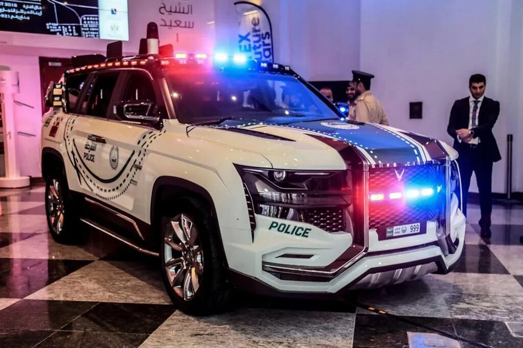 Внедорожник Beast Patrol для полиции Дубая. W Motors Дубайская полиция. W Motors Beast Patrol. Nissan Patrol полиция в Дубае.