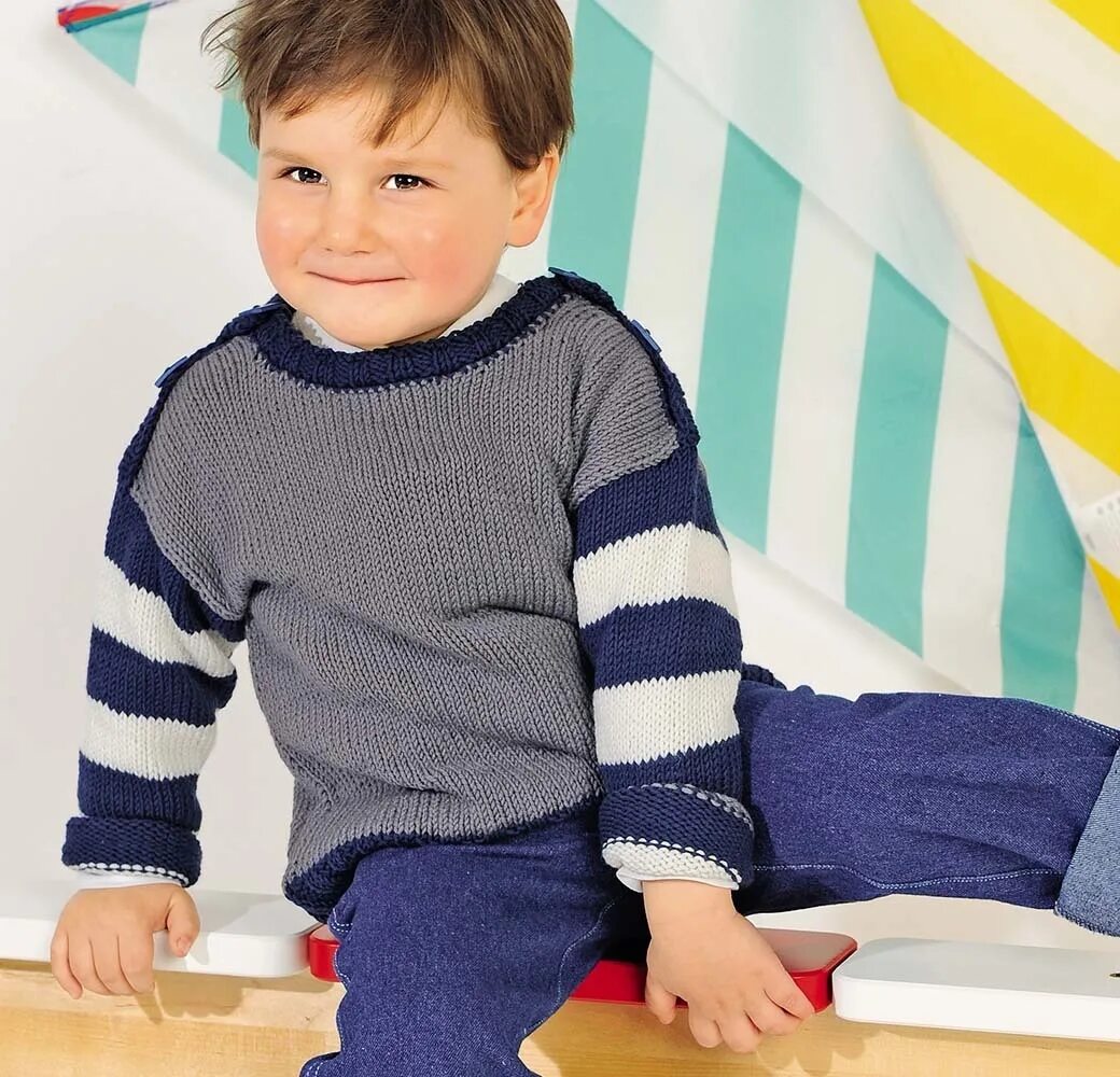 Вязание мальчикам 4 года. Детский свитер для мальчика. Вязаный джемпер для мальчика. Свитер для мальчика спицами. Детский джемпер для мальчика спицами.