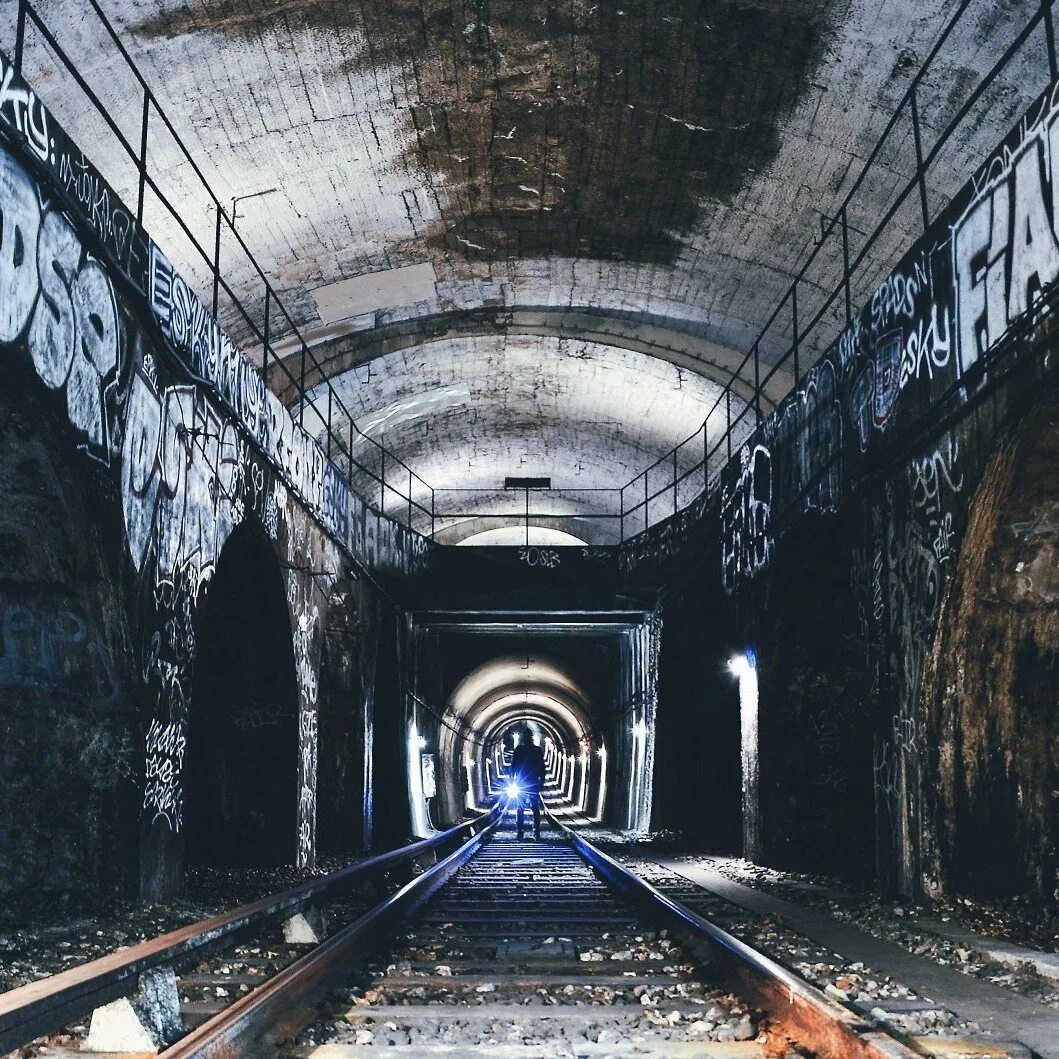 Андеграунд. Андеграунд стиль. Подземка андеграунд. Underground субкультура.