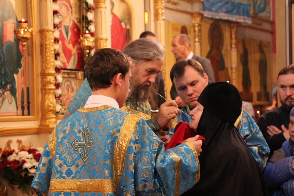 храм с. приход октябрь. храм толстово-васюковское. фон для празднуют приход воды. село орудьево дмитровский район.