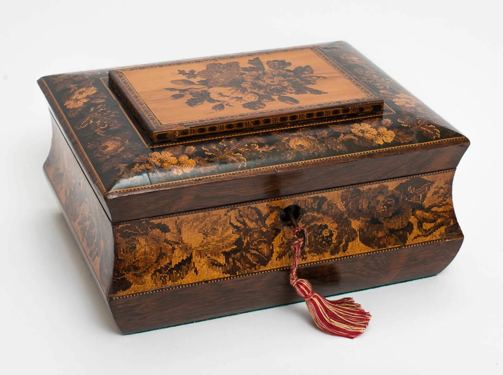 Винтажная коробка. Фарфоровые табакерки елизаветы петровны. Старинные коробочки. Коробка в древнем стиле. Старинные восточные шкатулки.