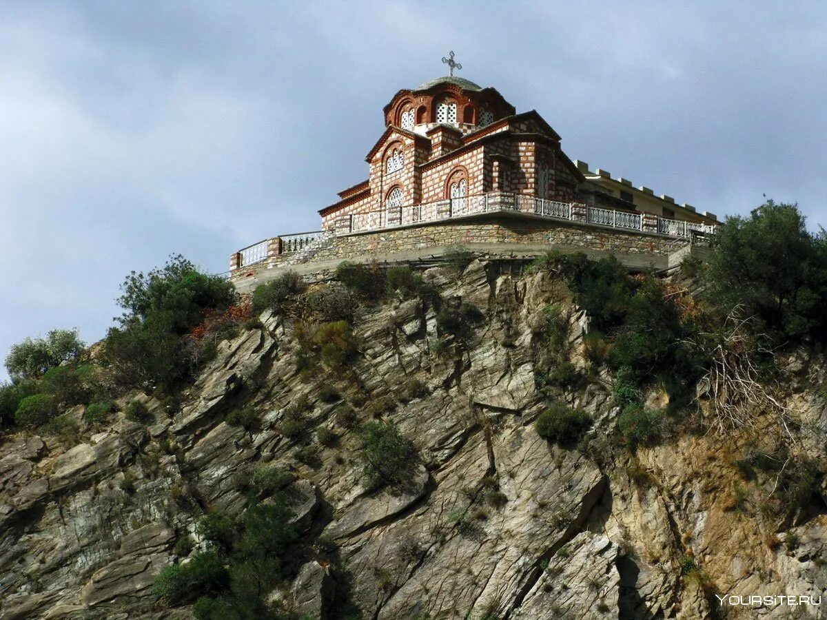 Самый крупный православный монастырь. Афон Греция монастырь. Святая гора Афон. Афон Святая гора монастыри. Храм на горе Афон в Греции.