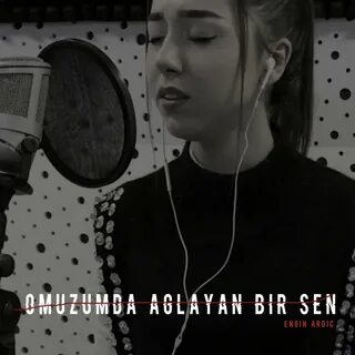 Omuzumda aglayan sen
