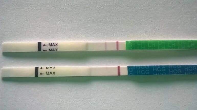 Реагент на тесте на овуляцию. Тест на беременность и овуляцию одновременно. Тест на беременность среагировал на овуляцию. Ложноотрицательный тест на беременность.