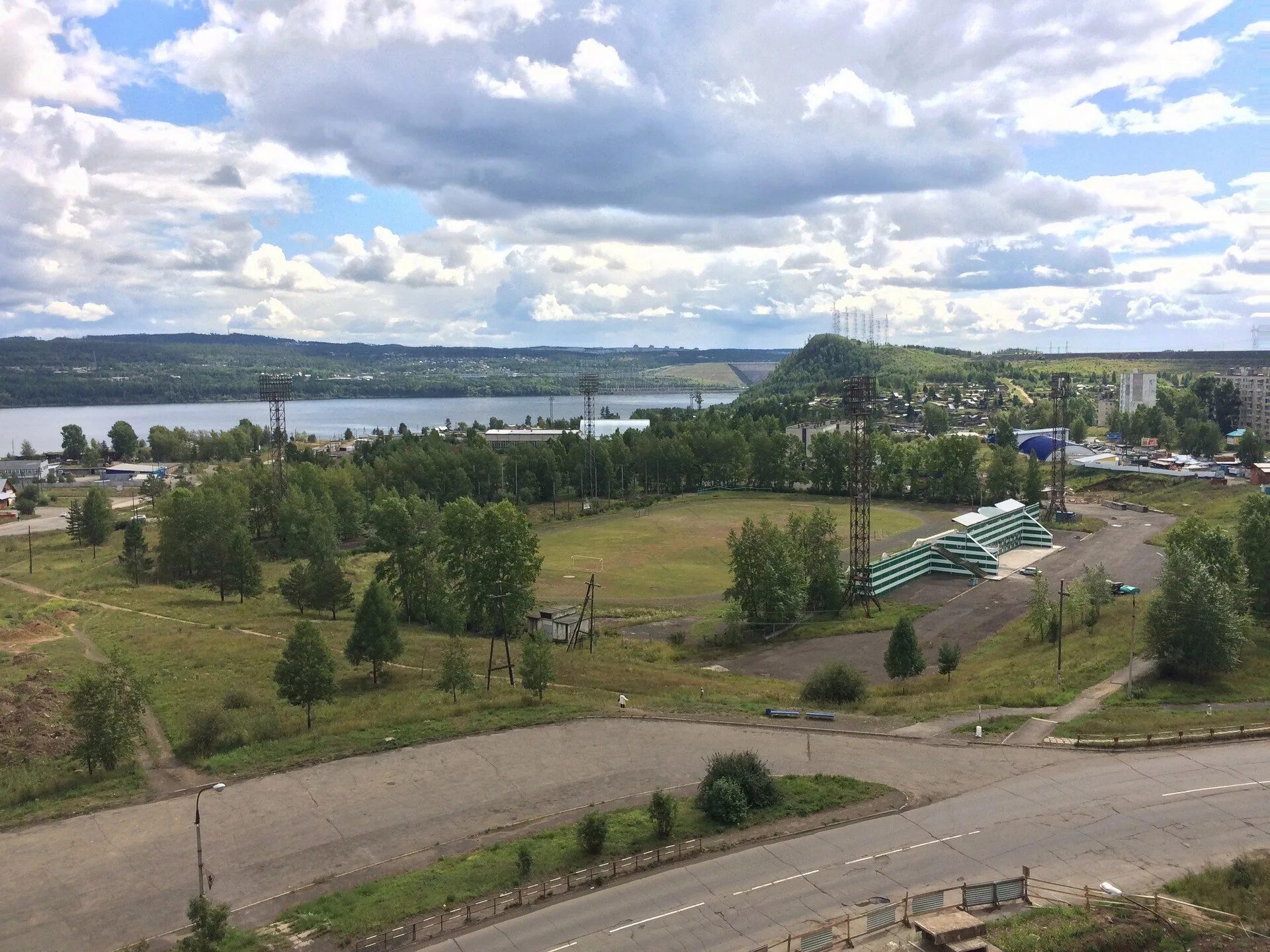 Погода в невоне. Стадион Юбилейный Усть-Илимск. Юбилейный Усть Илимск. Невон Усть Илимск. Усть Илимск стадион Юбилейный полный.