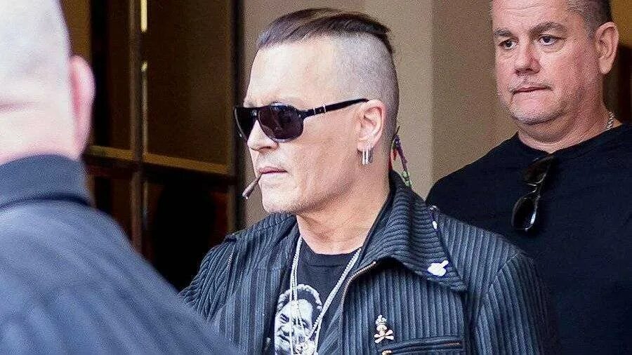 джонни депп 2021. джонни депп фото сейчас. джони болен. джонни депп 2022. фото джонни с поклонницами.