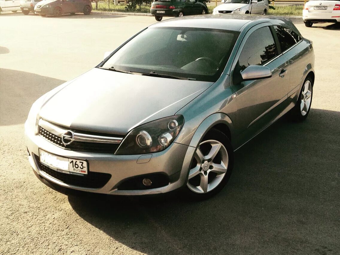 Автомобили опель с пробегом. Opel Astra h 2008 1.6. Opel Astra h 2008 Рестайлинг. Opel Astra h GTC 2008. Opel Astra h 2008 хэтчбек.