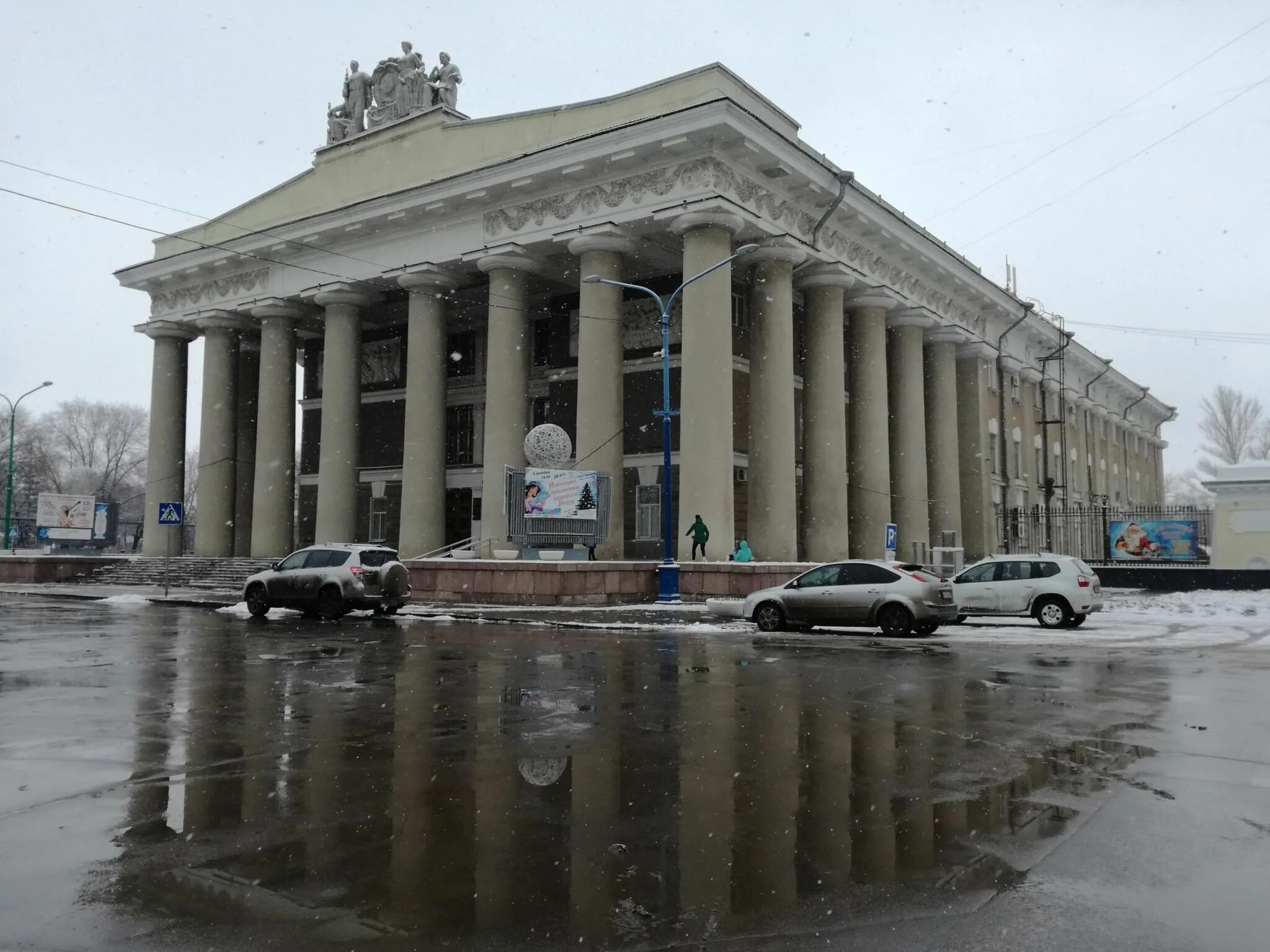 Сайт дк волжский. Дворец культуры Волгоградгидрострой. Дворец ВГС Волжский. ДК Волгоградгидрострой Волжский. ДК ВГС Волжский.