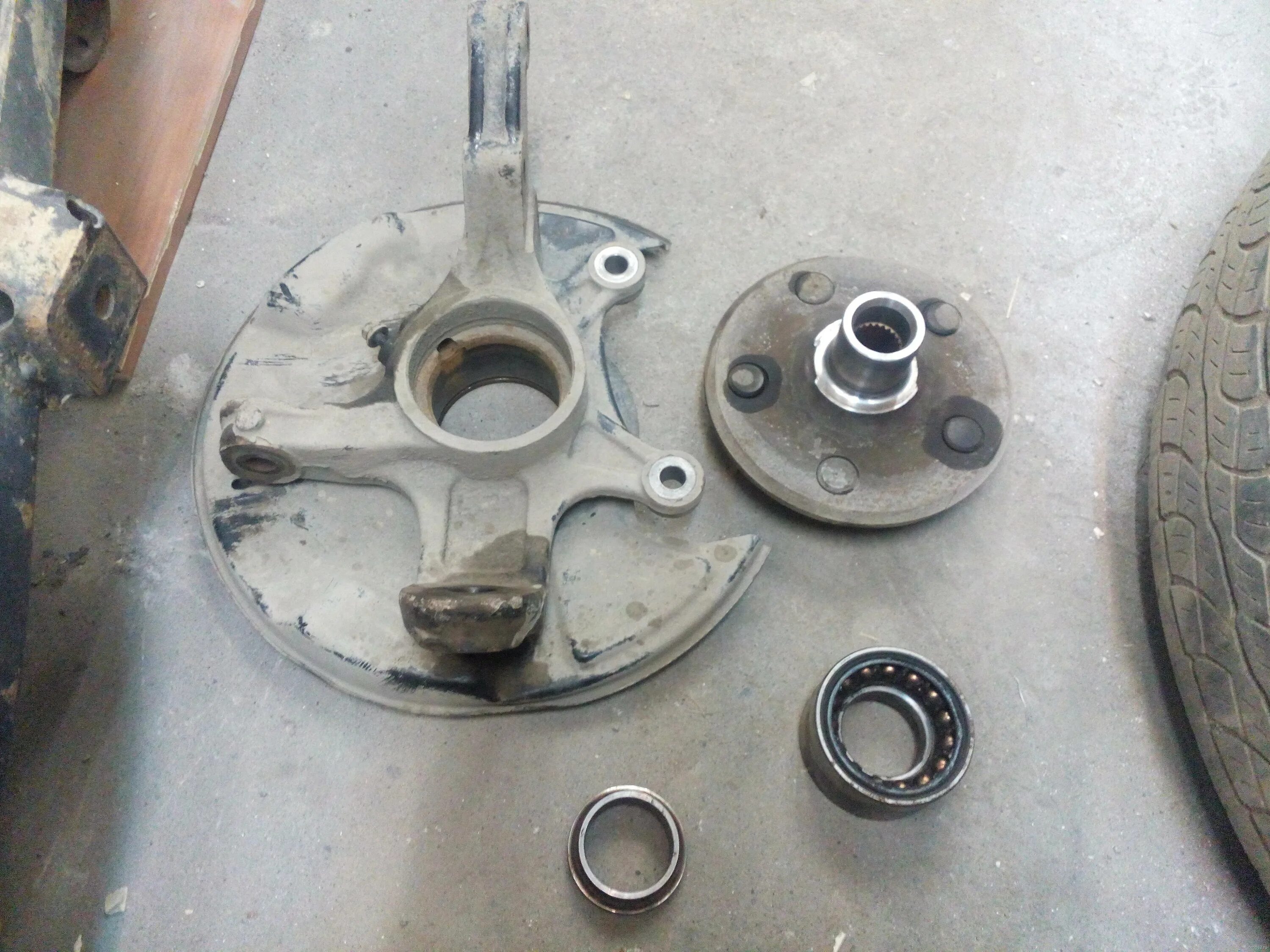 Замена ступицы rav4. Задний ступичный подшипник тойота рав 4. Ступичный подшипник rav4 2014. Замена ступичного рав 4. Замена ступицы rav4.