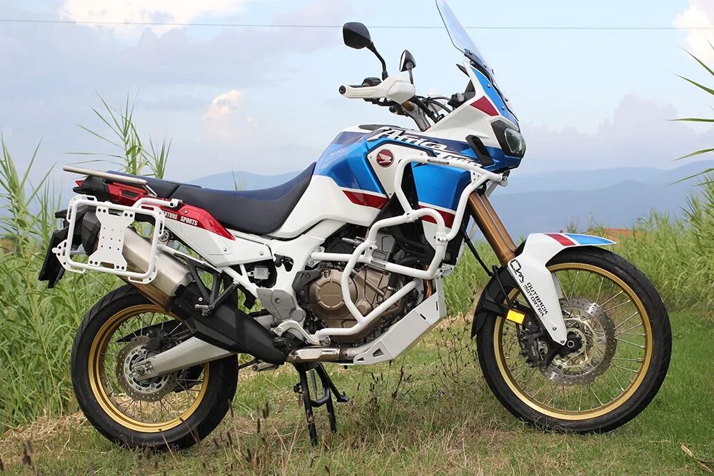 Crf1000l africa twin. Хонда африка твин 1000 адвенчер 2019. Мотоцикл honda africa twin crf1000l. Honda crf 1000 l africa twin. Crf1000l africa twin.