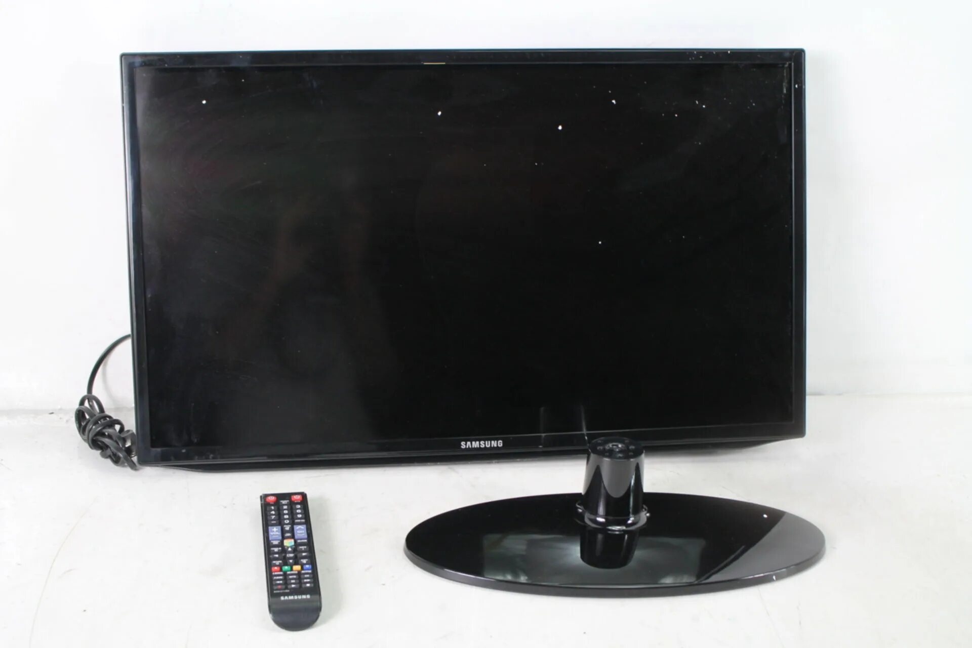 Телевизор 32 дюйма 2024 года. Samsung 32 дюйма. Samsung 40 дюймов Smart TV 2014. Samsung 32 Smart. Samsung Smart TV 32 дюйма.