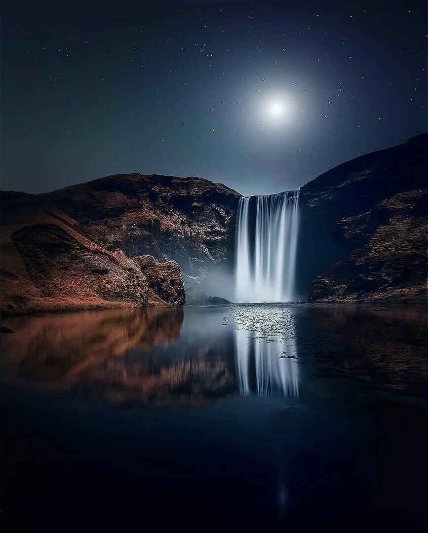 Водопад ночью. Вечерний водопад. Красивый водопад в ночи... Спокойной ночи водопад. С дальнего берега доносилась успокаивающая душу
