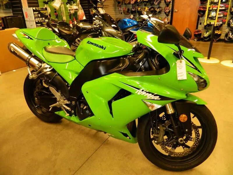 Мотоциклы kawasaki ninja zx10r. Kawasaki ninja 250r синий. Мотоцикл кавасаки зеленый. Кавасаки ninja 250r. Мотоцикл кавасаки зеленый.