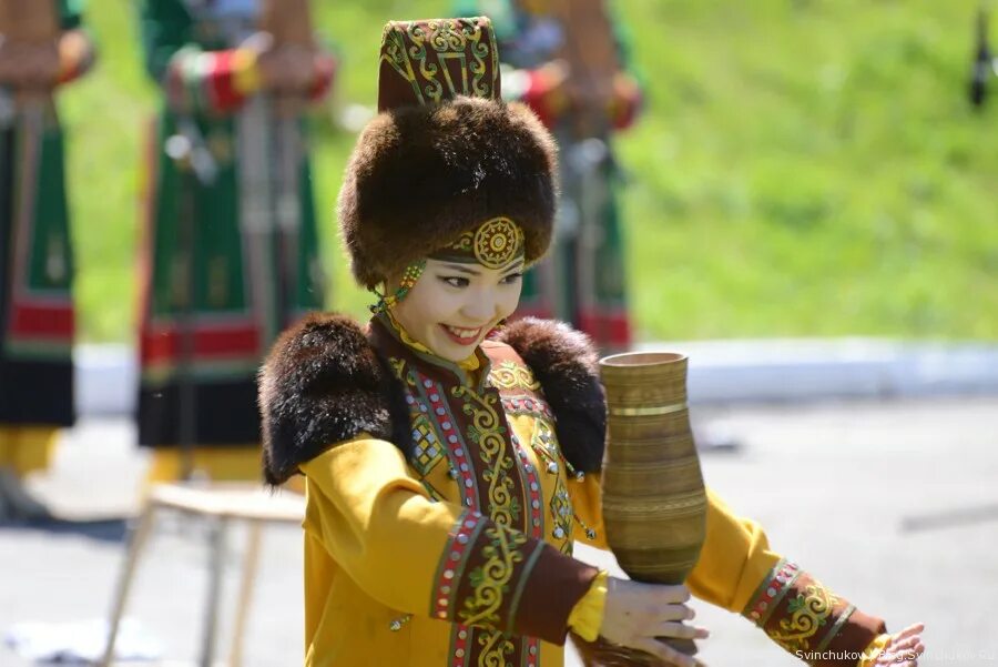 якутские украшения бастынга. сиэйэ уола. саха танаьа уол о5о. сардаана кыыс. якутская бастынга.