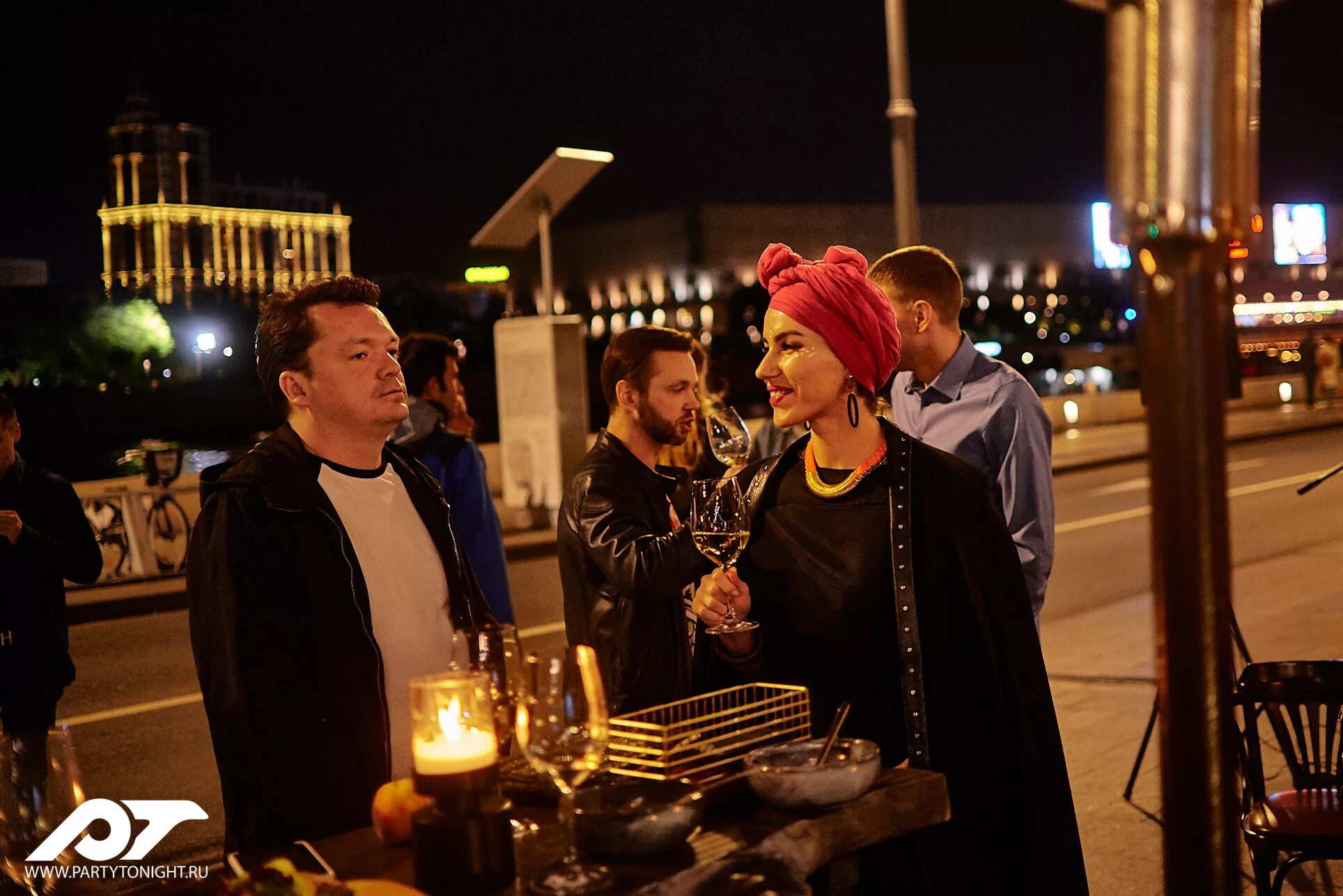 танцы фуд энд пипл москва. танцы фуд энд пипл. винный базар танцы на пречистенской набережной. танцы фуд энд пипл москва. танцы food.