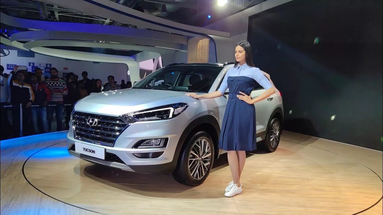 Хендай туксон 2025 года выпуска. Hyundai tucson 2025 uzbekistan. хёндай туссан 2025 дизель. лиса рулит новый хендэ туссан. туссан на выставке.