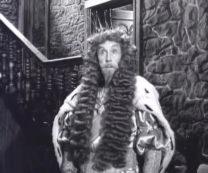 Обыкновенное чудо эмилия. Юрий соломин обыкновенное чудо. Трактирщик эмиль обыкновенное чудо. Эмилия с трубкой из обыкновенного чуда. Обыкновенное чудо ах сударыня.