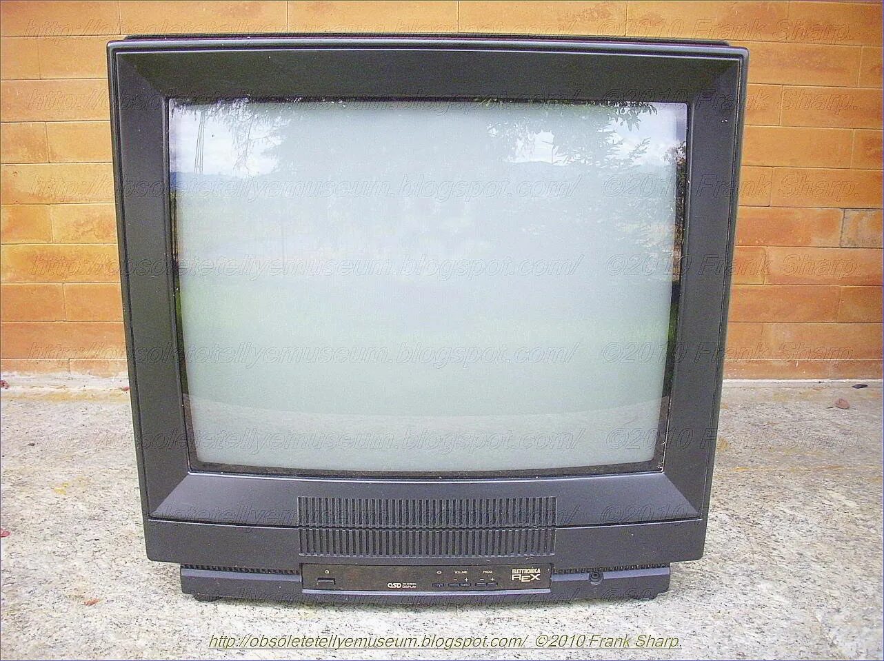 Телевизор Занусси. Телевизор 1991. Телевизор 2004 года. Телевизор Broksonic. Телевизоры 2004 года
