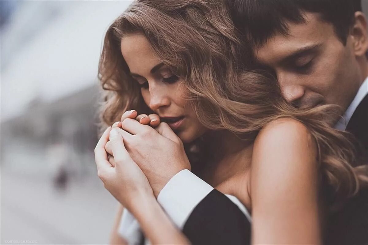 Бывший любимый человек. Нежность мужчины. Нежный мужчина. Мужчина и женщина нежность. Объятия.