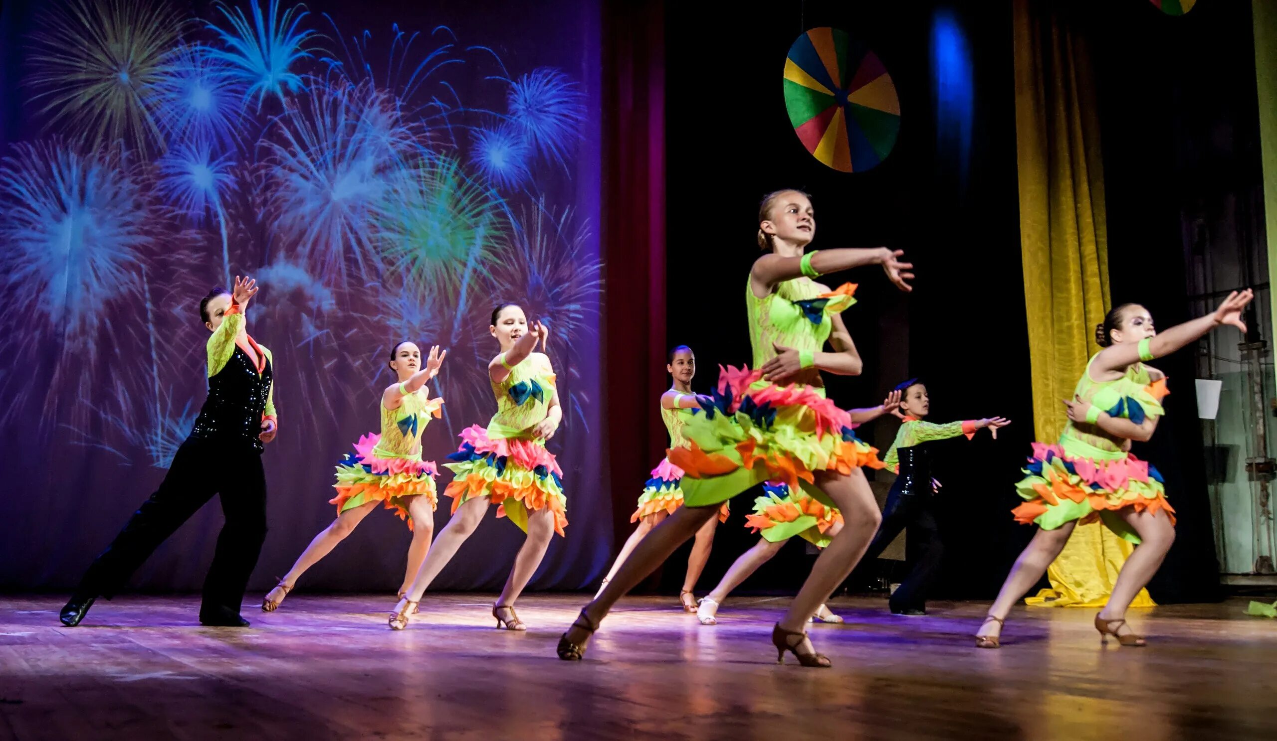 спортивно-хореографический конкурс. урок танцев для детей 5 лет. невесомый танец от возрастных китайских танцоров. танцы для детей тамбов. ансамбль эстрадного танца импульс.