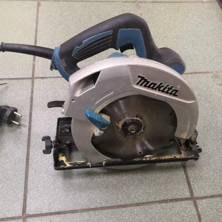 Циркулярная пила hs7000. Makita hs7000. Макита 7000. Макита hs7000 щётка.