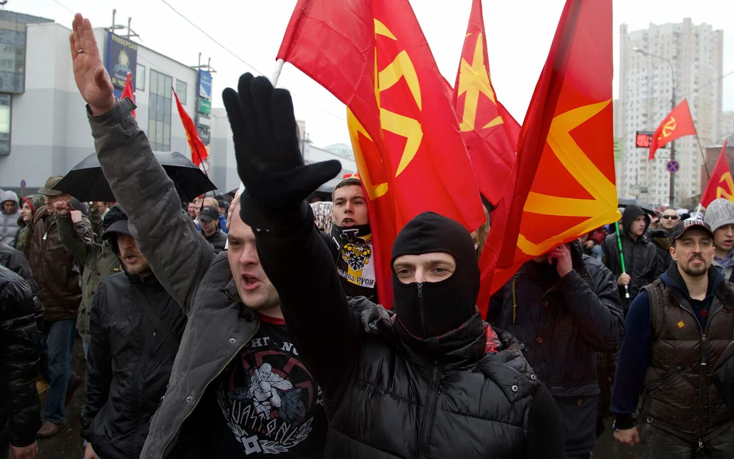 Русские и украинские националисты. Современный национализм. Нацизм по русски. Рне 90. Русский марш неонацисты.