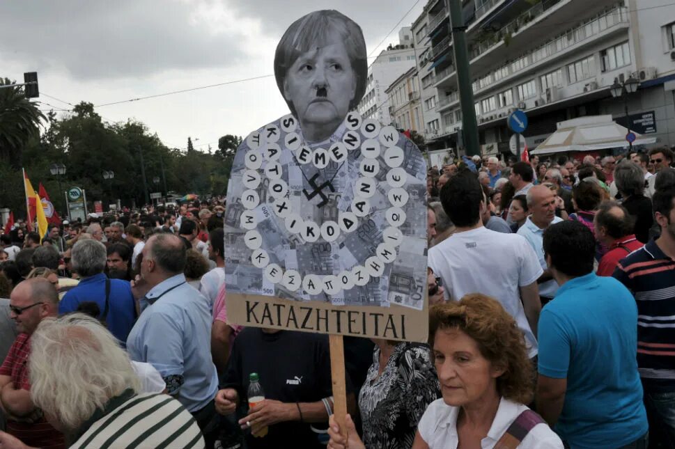 Дочь Меркель. Митинг в Германии против Меркель. Меркель с усами Гитлера. Ненавидевший фашистов