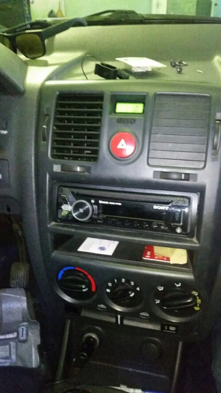 Как снять магнитолу гетц 24.04.2014 (замена магнитолы) Hyundai Getz, 1,4 л, 2007 года автозвук DRIVE2