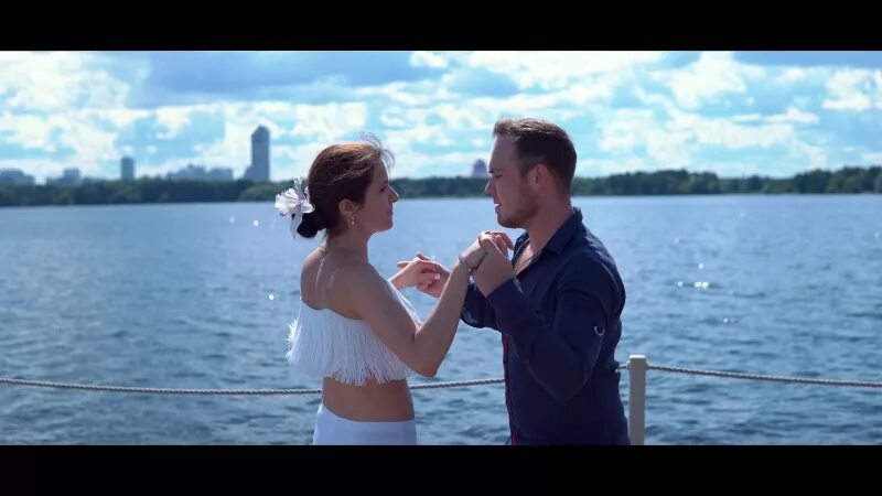 Клип а ю а ю. Девушка из клипа а лето цвета неба. кто оплатил клип а лето цвета. клип ола на итальянском.