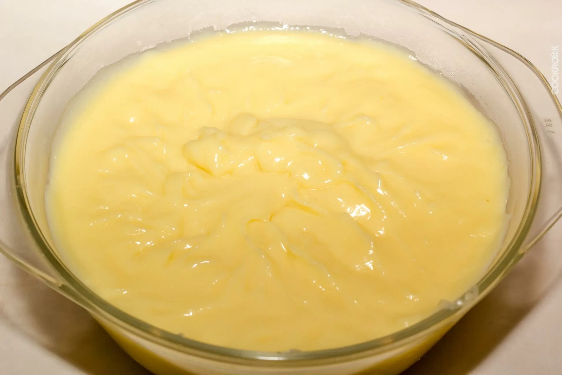 Заварной крем классический рецепт пошаговый фото. Заварной крем Патисьер. Заварной крем 150 мл молока. Крем Патисьер классический. Заварной крем на молоке.