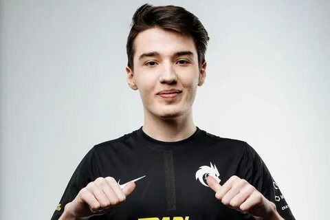 Mira киберспортсмен