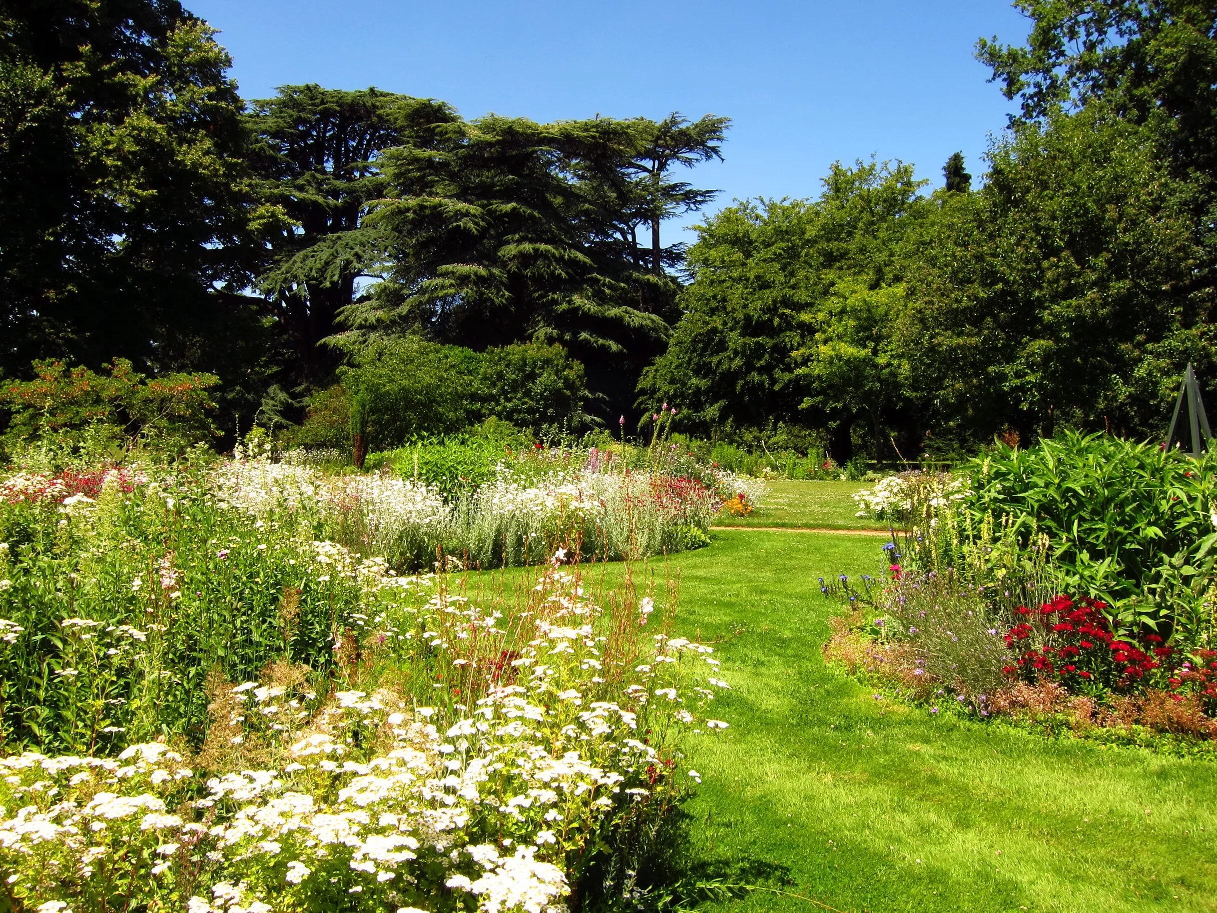 Обои на рабочий стол английский сад. Имение ривертон англия фонтаны. English gardens watching. English gardens watching. English gardens watching.