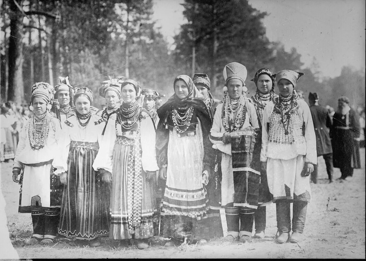 Бабы в старину. Марийцы черемисы. Крестьяне Однодворцы Тамбовской губернии. Чуваши 19 век. Костюм крестьянки 19 века Тамбовской губернии.