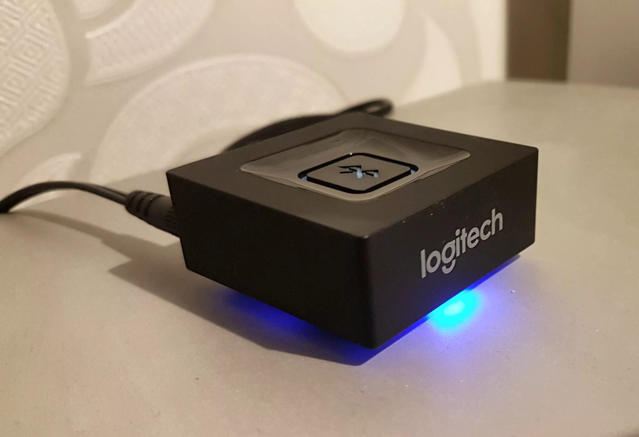 Audio adapters. Bluetooth-адаптер logitech 980-000912. беспроводной адаптер logitech bluetooth audio adapter (980-000912). bluetooth адаптер aux logitech. wireless audio adapter bt2n1.