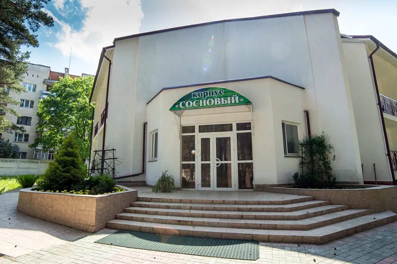 Сосны беларусь санаторий сосновый корпус. Санаторий парус анапа эко городок. Сосны пансионат удп. Сосновая улица 5 котельники. Пицунда санаторий сосновая роща.