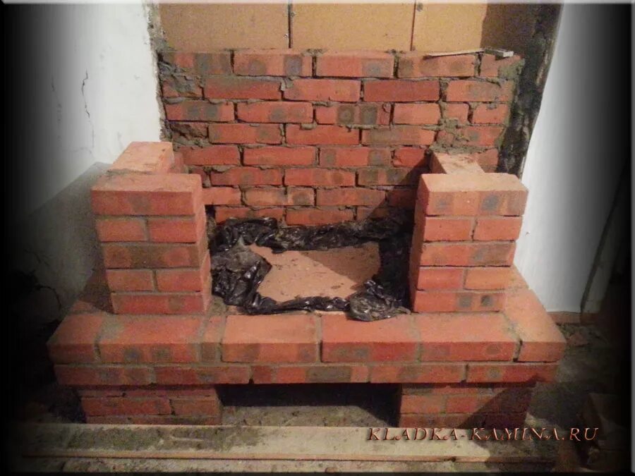 Обкладываем топку кирпичом