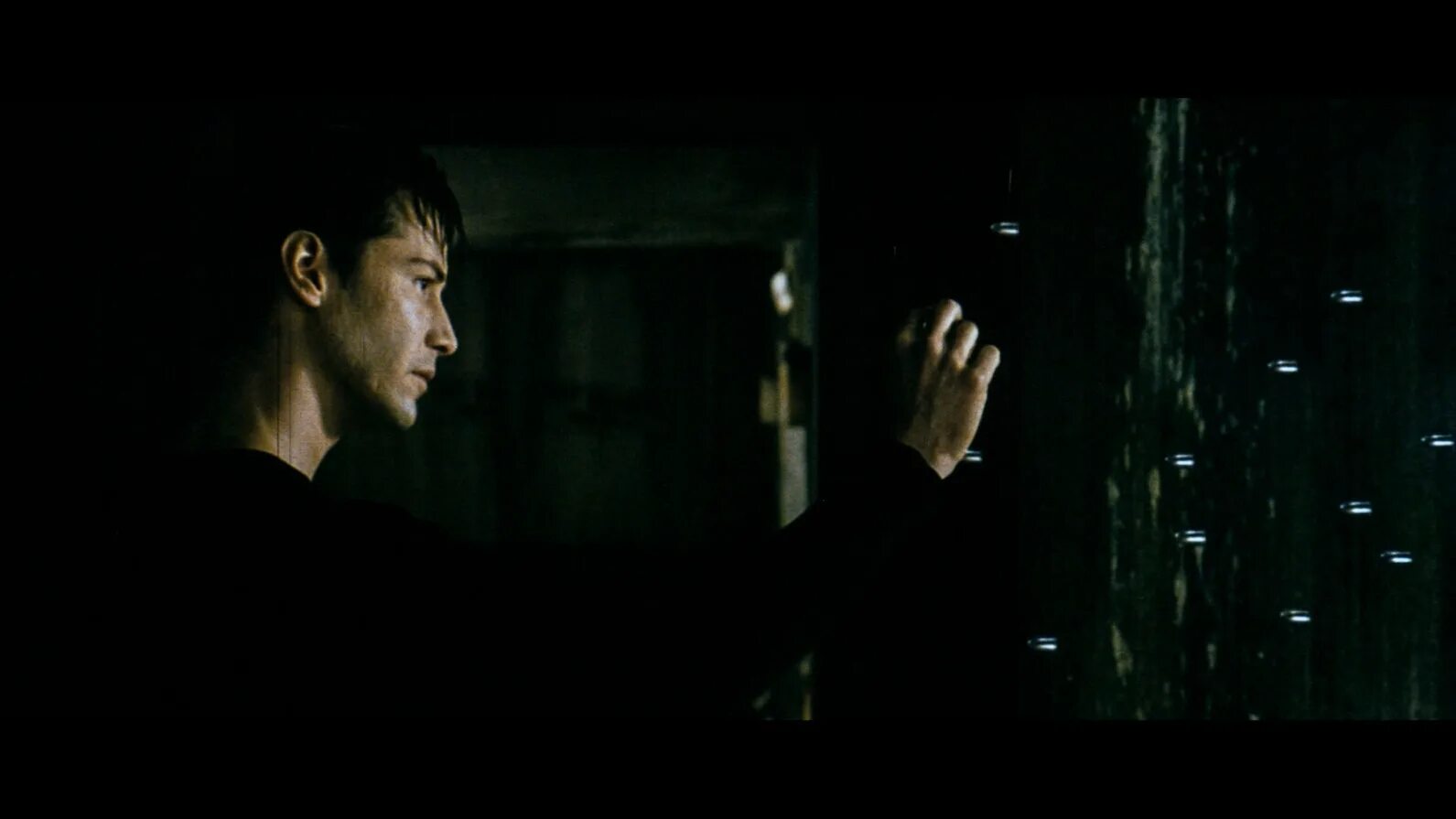 Нео стоп. Neo stops bullets. нео останавливает пули. матрица остановка пуль. нео останавливает пули фото.
